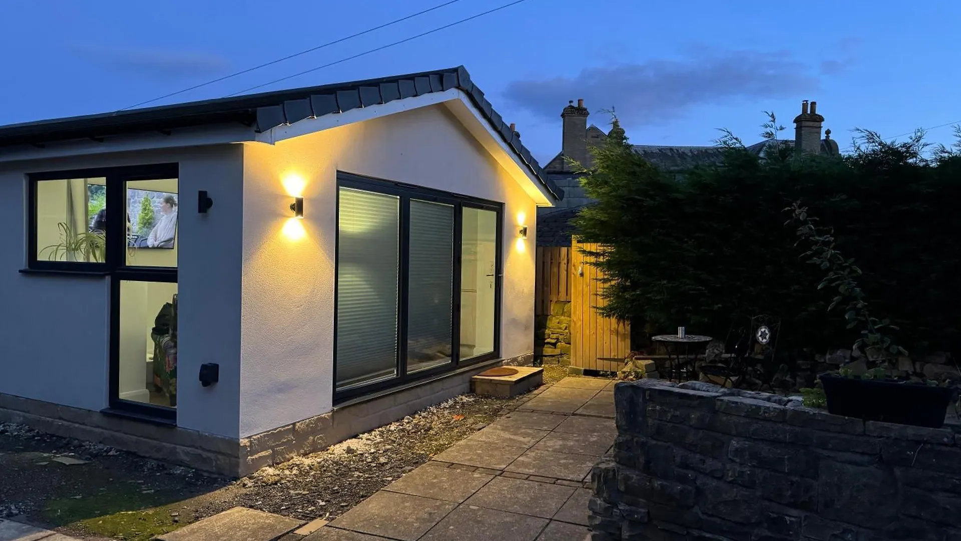 Private And Peaceful Space With Free Parking Baildon